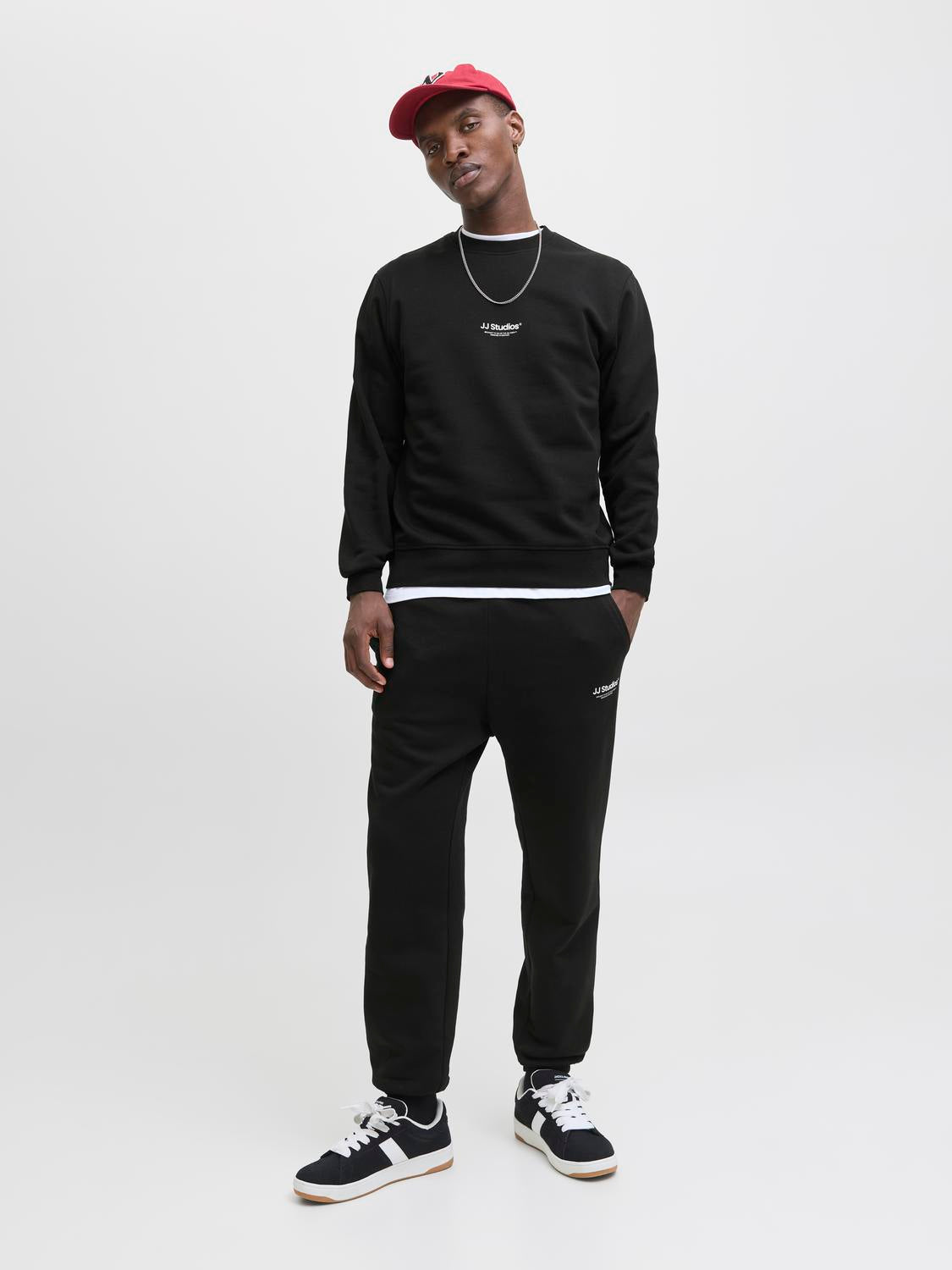 model_shot-front_full